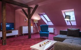 Spacious And Quiet Attic Flat In Centre