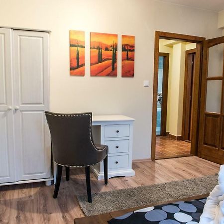 Spacious And Quiet Attic Flat In Centre Praga Esterno foto