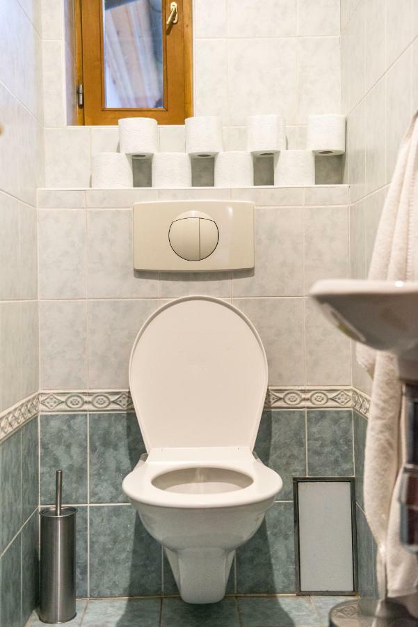 Spacious And Quiet Attic Flat In Centre Praga Esterno foto