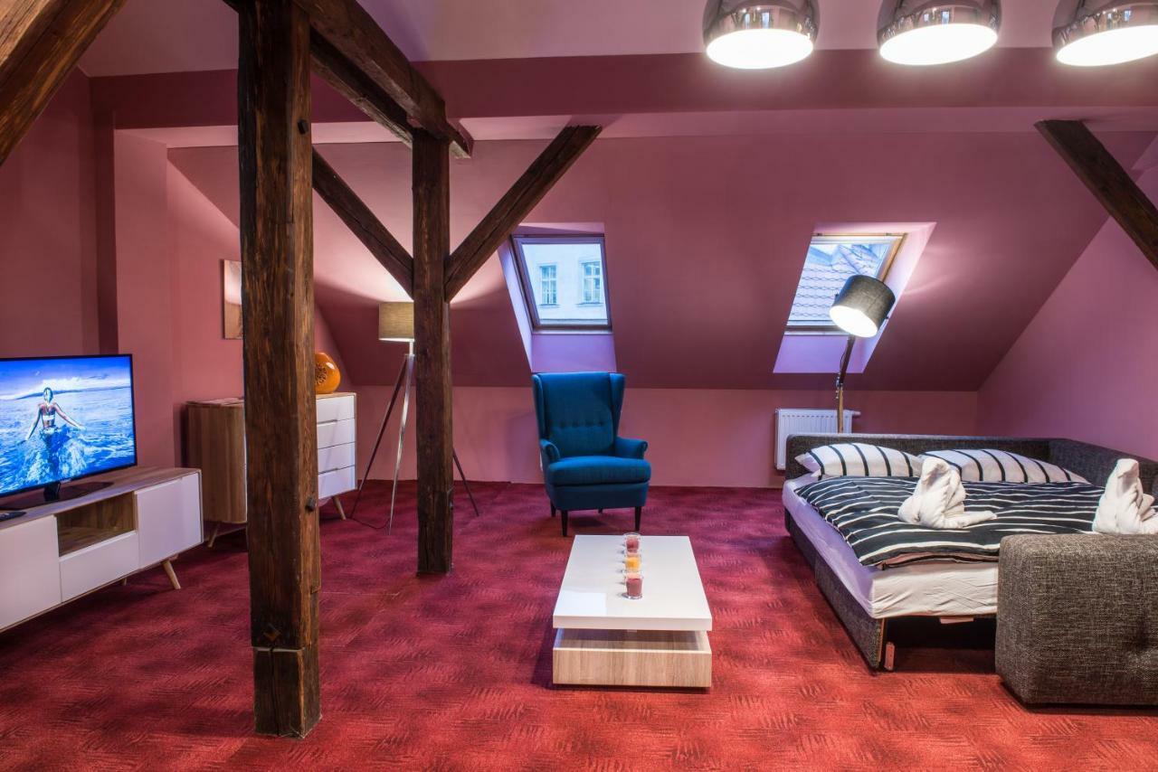 Spacious And Quiet Attic Flat In Centre Praga Esterno foto