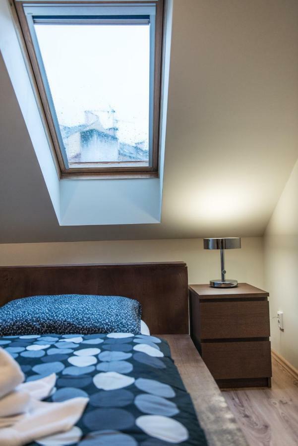 Spacious And Quiet Attic Flat In Centre Praga Esterno foto