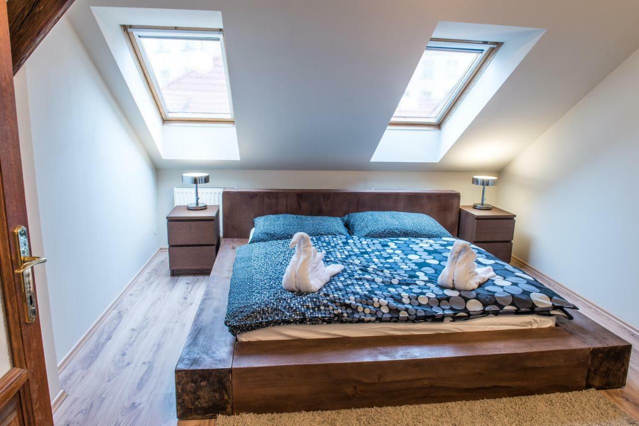 Spacious And Quiet Attic Flat In Centre Praga Esterno foto