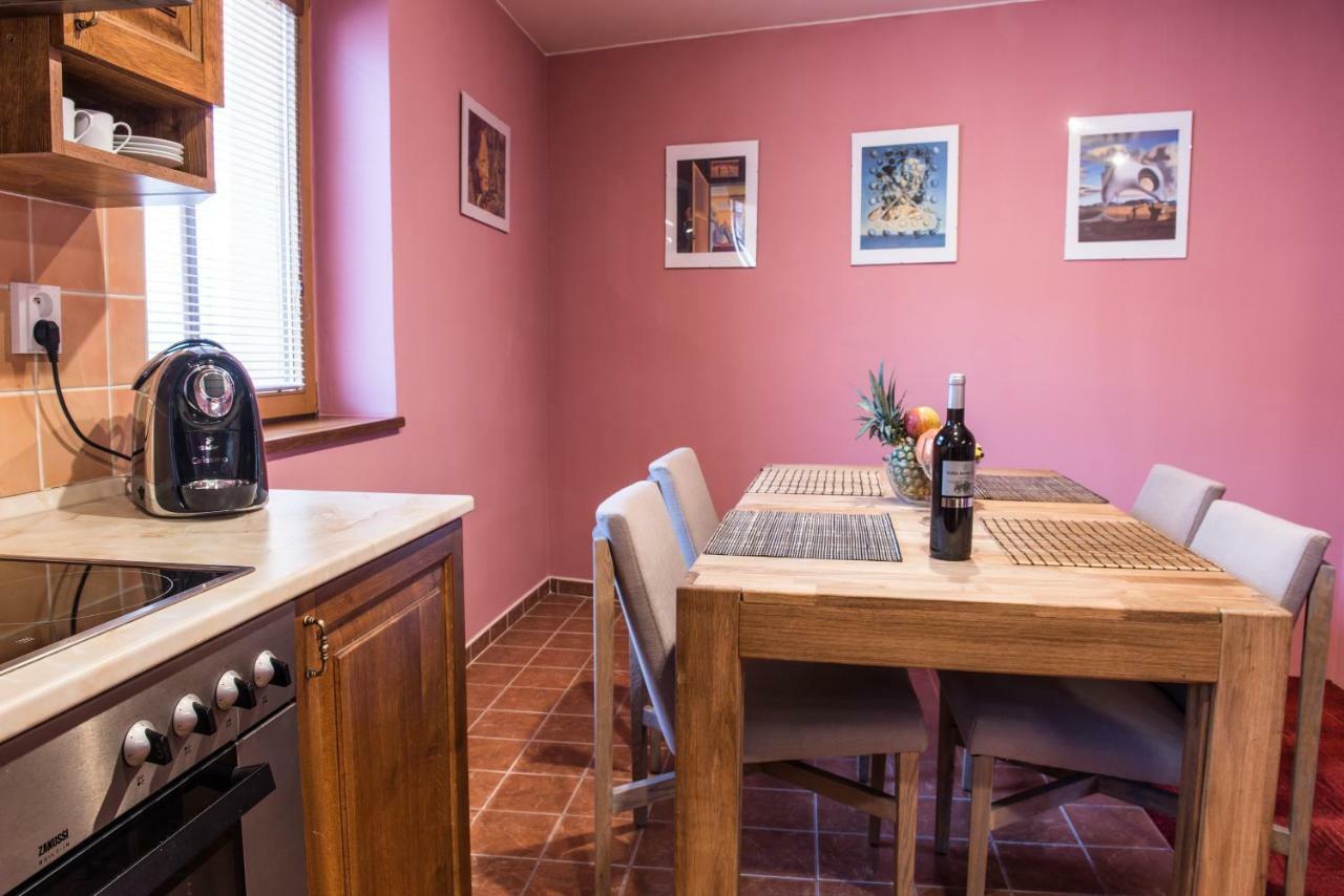 Spacious And Quiet Attic Flat In Centre Praga Esterno foto