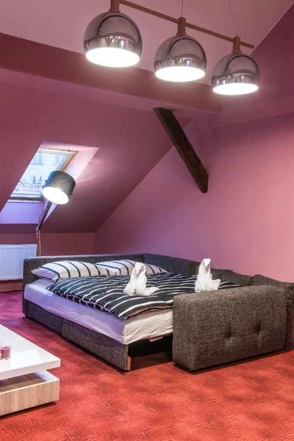 Spacious And Quiet Attic Flat In Centre Praga Esterno foto